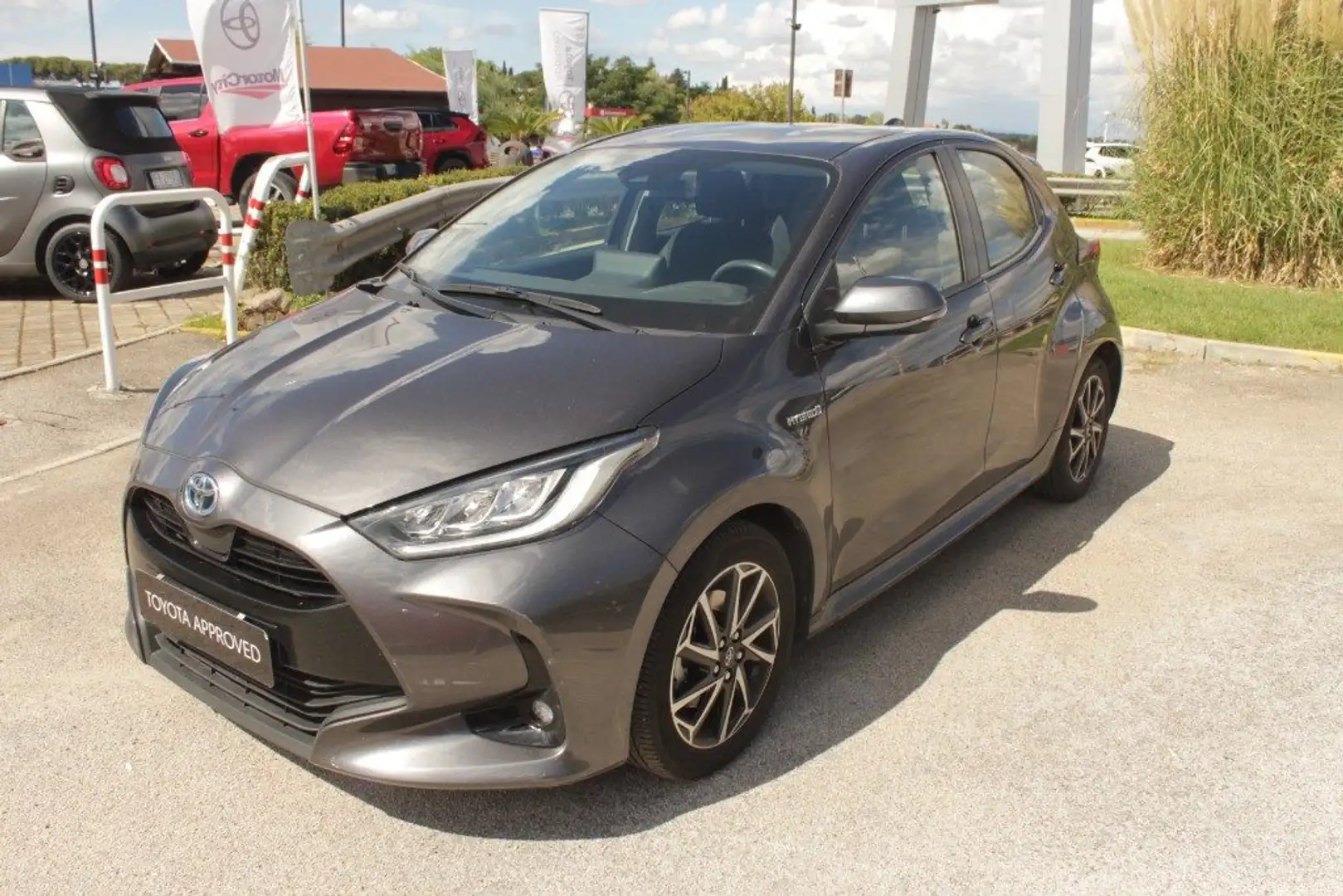 Toyota Yaris 1.5 Hybrid 5 porte Trend Grigio - 1
