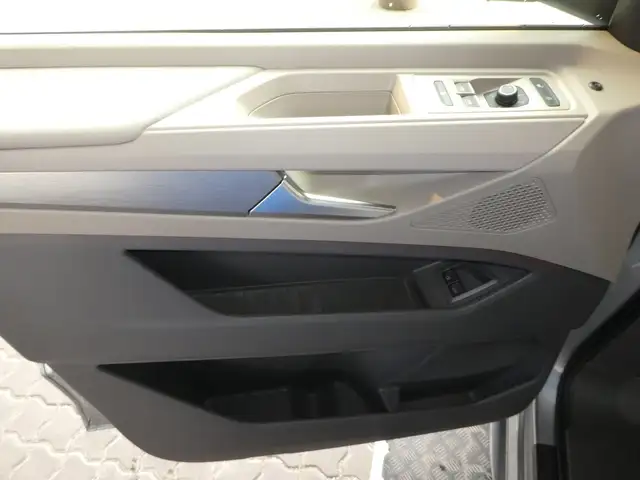 Volkswagen T7 Multivan VW T7 Multivan Edition ÜH eHybrid 180 kW 4M Ansicht 3