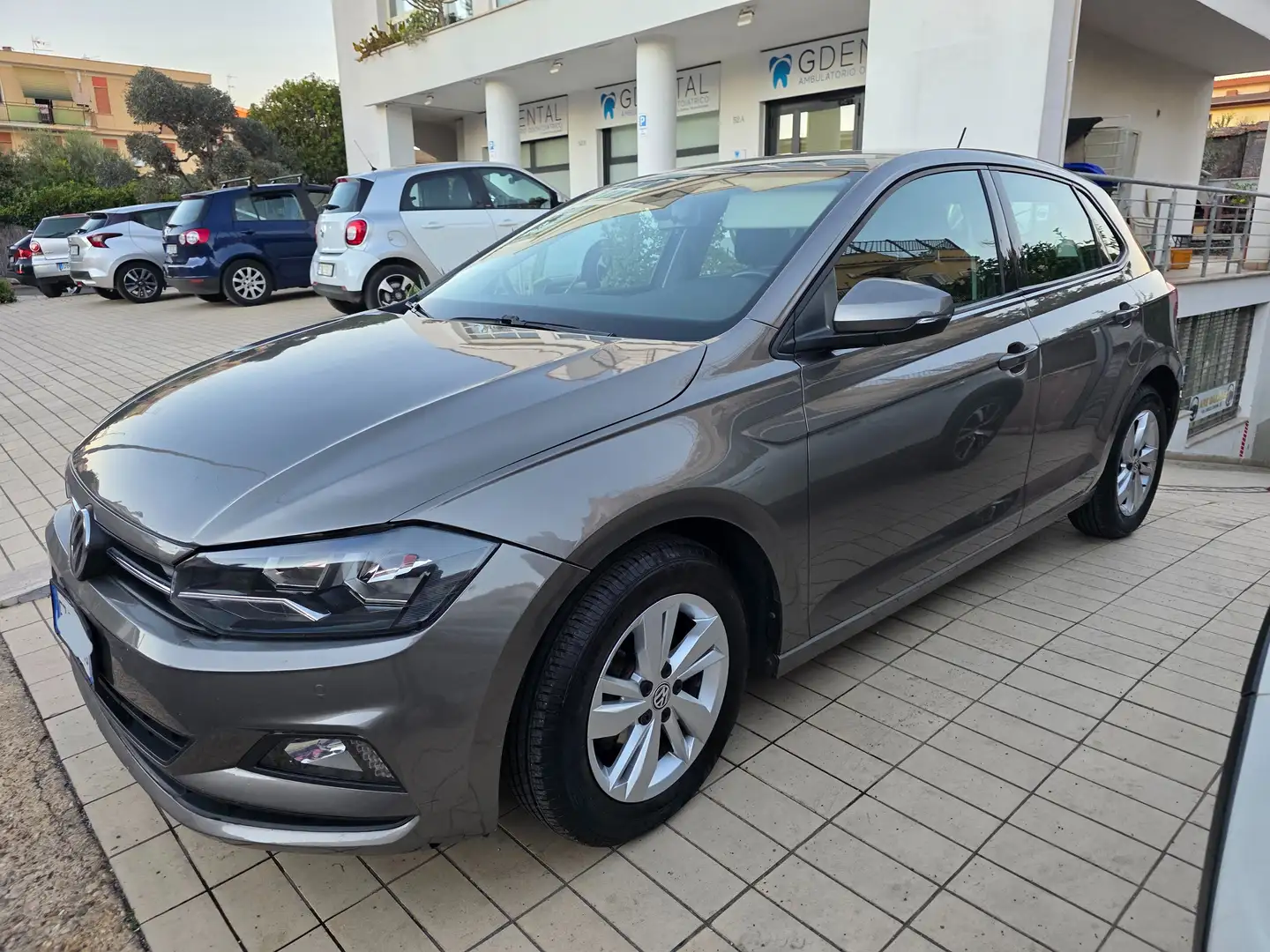 Volkswagen Polo Polo VI 2017 5p 1.0 evo Comfortline 80cv Gris - 1