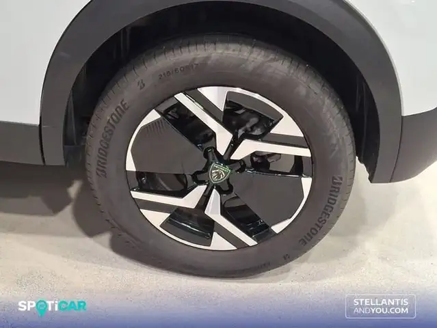 Peugeot 2008 view 11