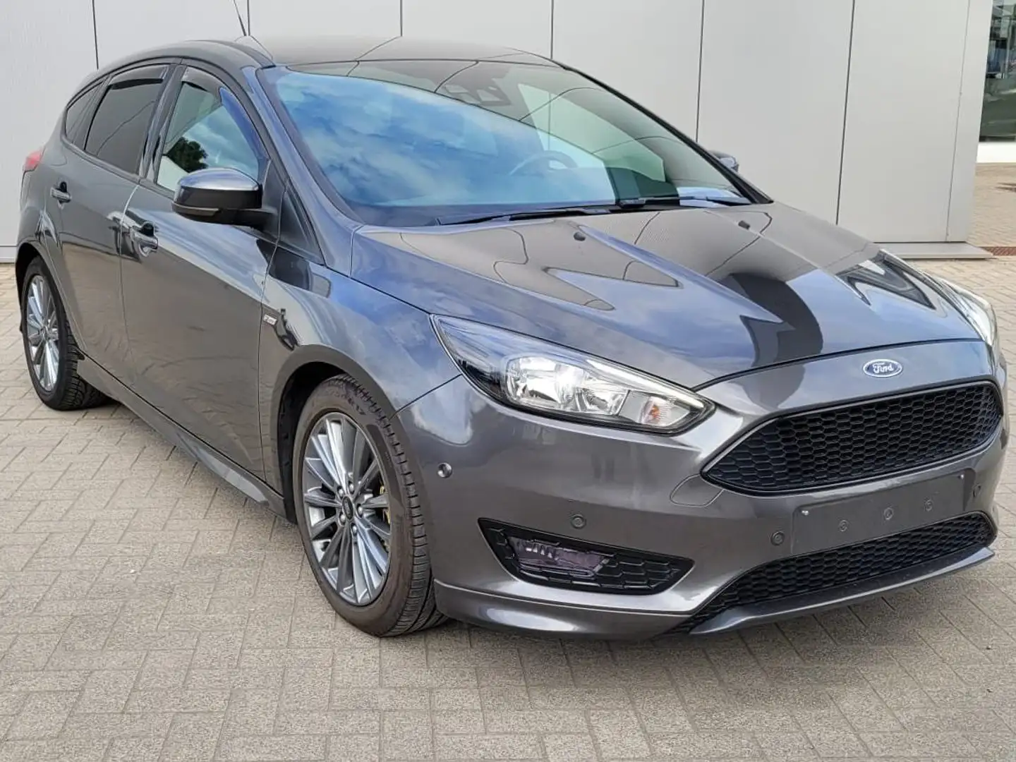 Ford Focus Focus 1.5 EcoBoost Start-Stopp-System Aut. ST-Line Grijs - 1
