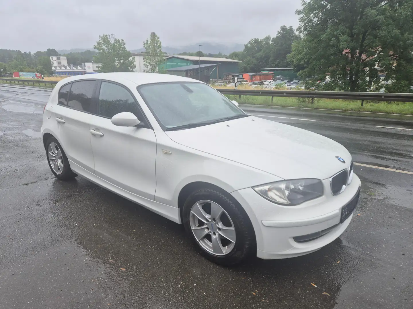 BMW 116 116i TÜV NEU MFL Alu PDC Tempomat Lichtpaket Blanc - 1