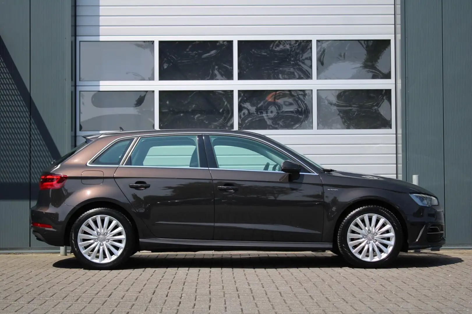 Audi A3 Sportback 1.4 e-tron PHEV Attraction Pro Line plus Brun - 2