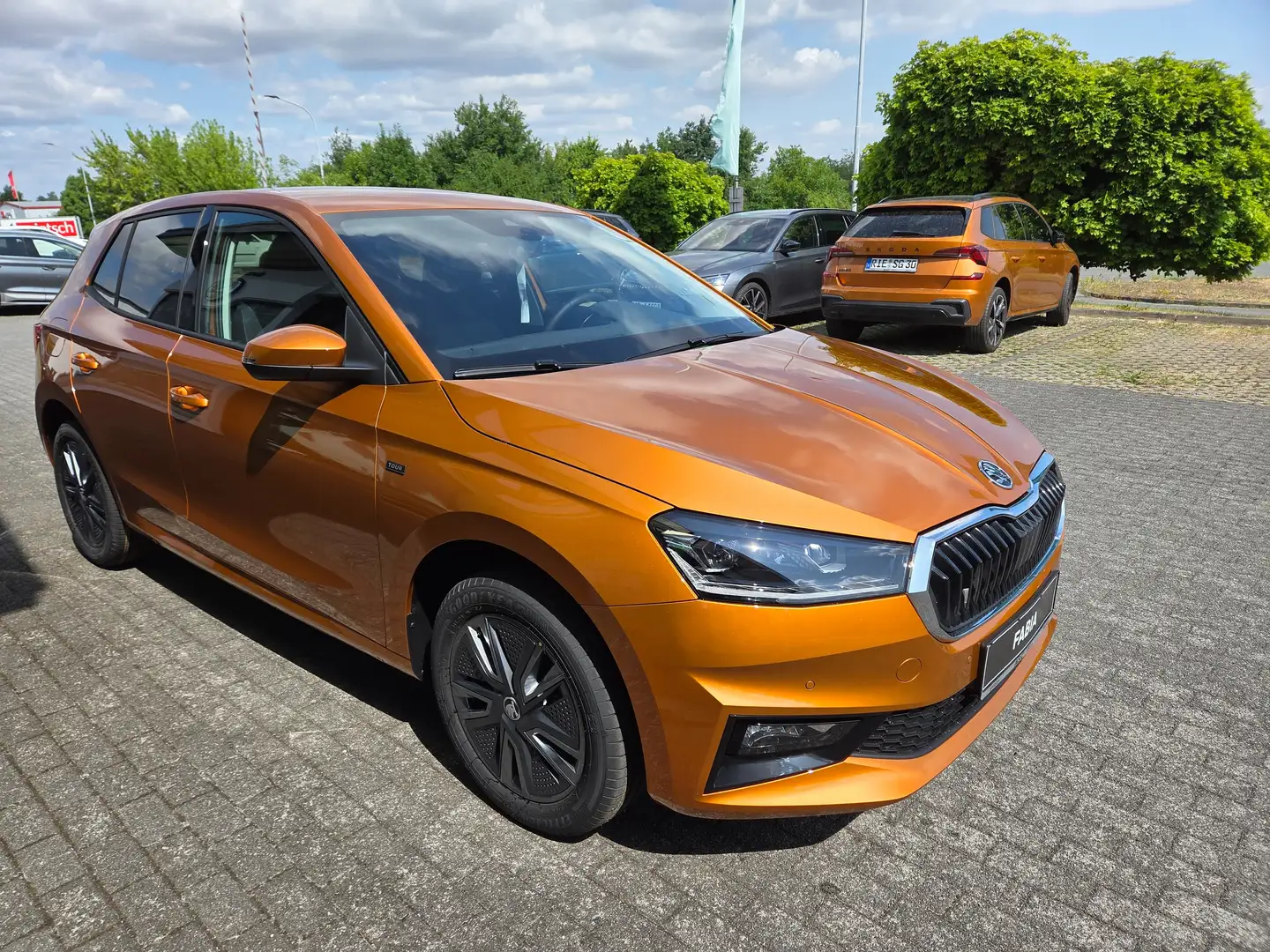 Skoda Fabia Tour 1.0 MPI 70 kW/PDC/SHZ/BFS/ACC/Navi/Clima Orange - 1