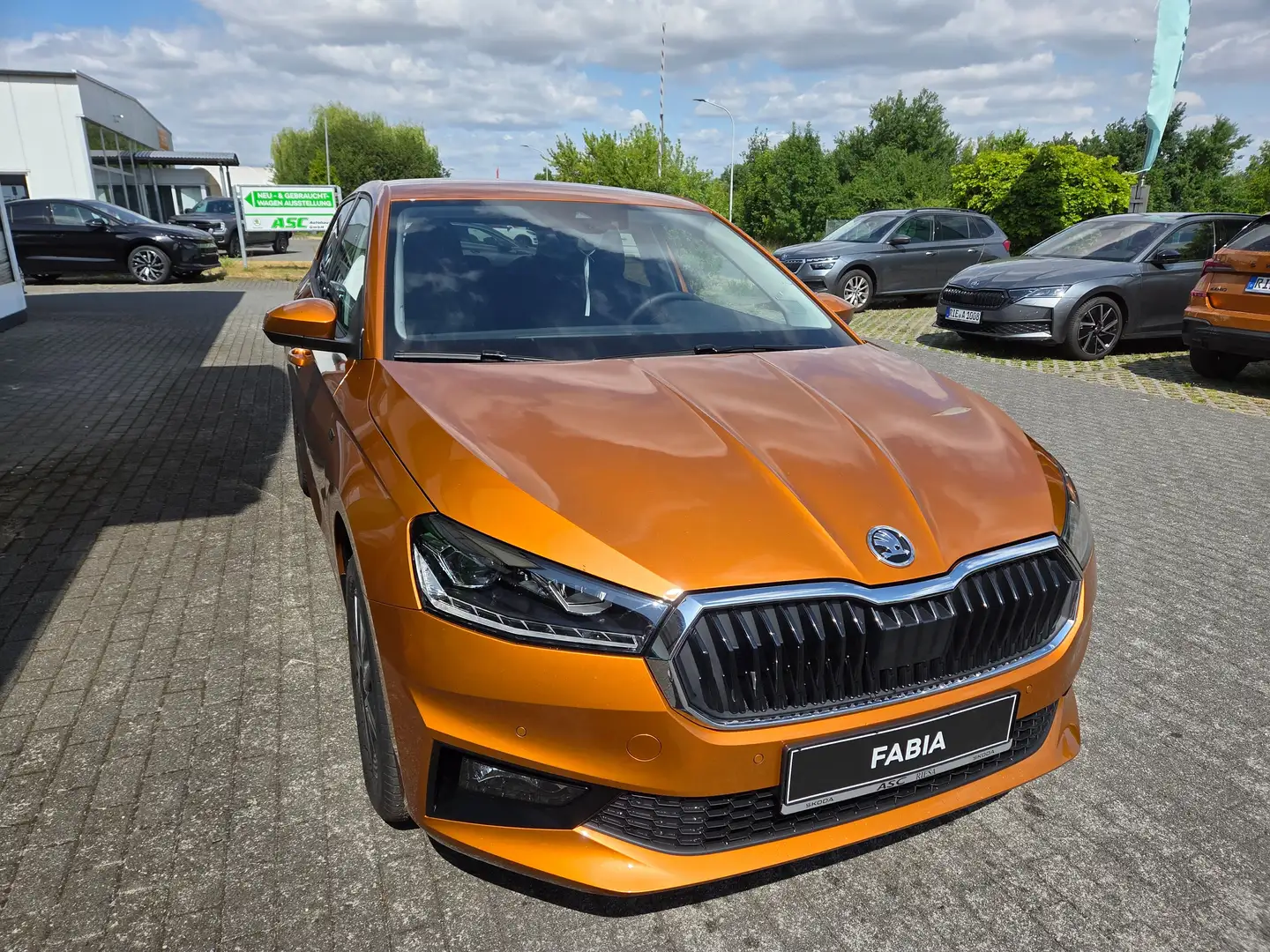 Skoda Fabia Tour 1.0 MPI 70 kW/PDC/SHZ/BFS/ACC/Navi/Clima Orange - 2