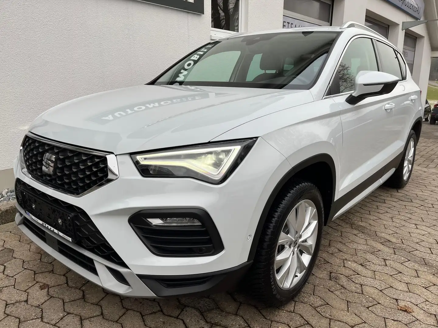 SEAT Ateca Xperience 1,5 TSI DSG LED NAVI KAM AHK ACC Weiß - 2