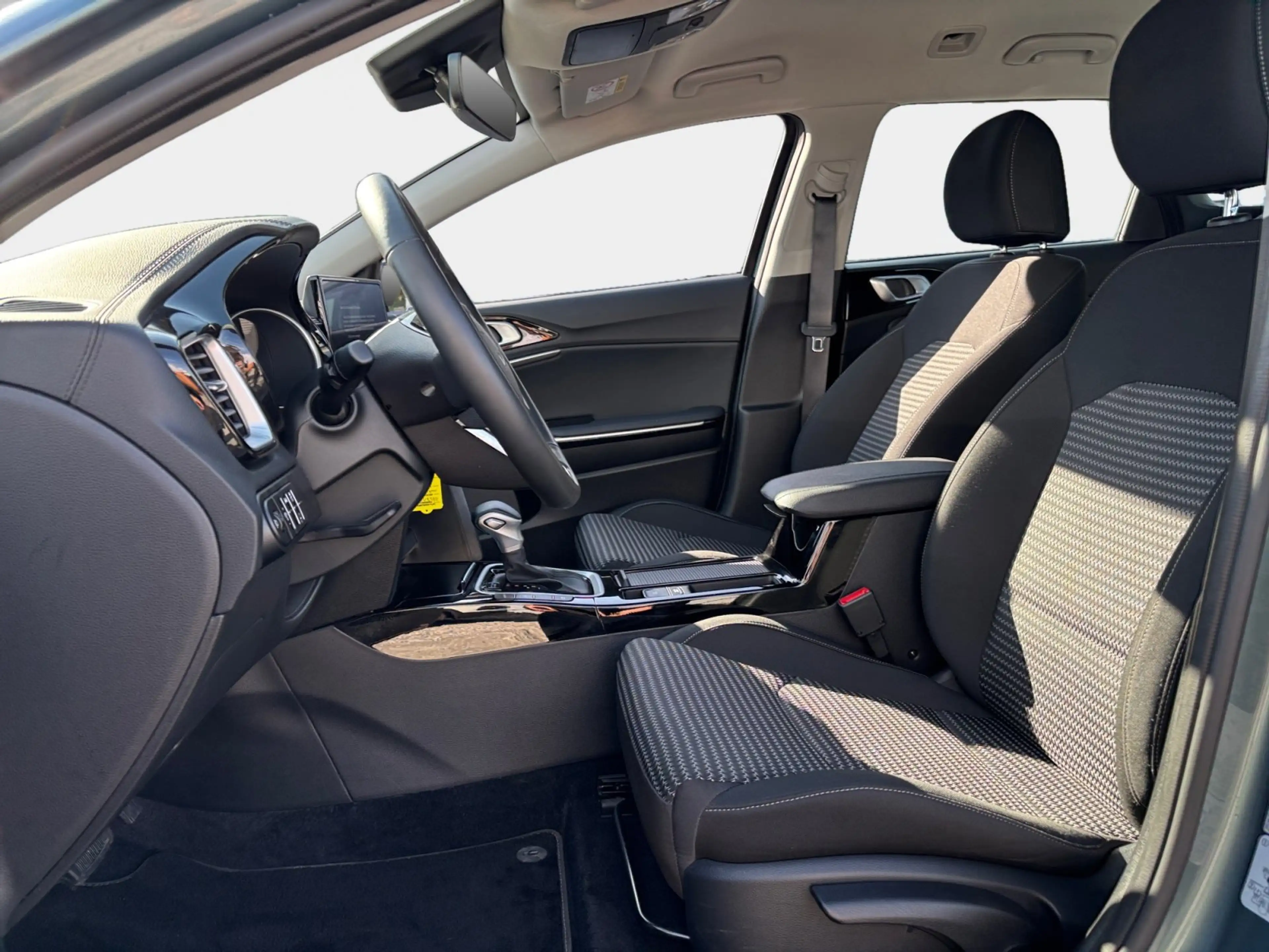 Kia Ceed SW / cee'd SW Ceed SW 1.5 Vision DCT+Navi+Kamera+SHZ+SCC — photo 8