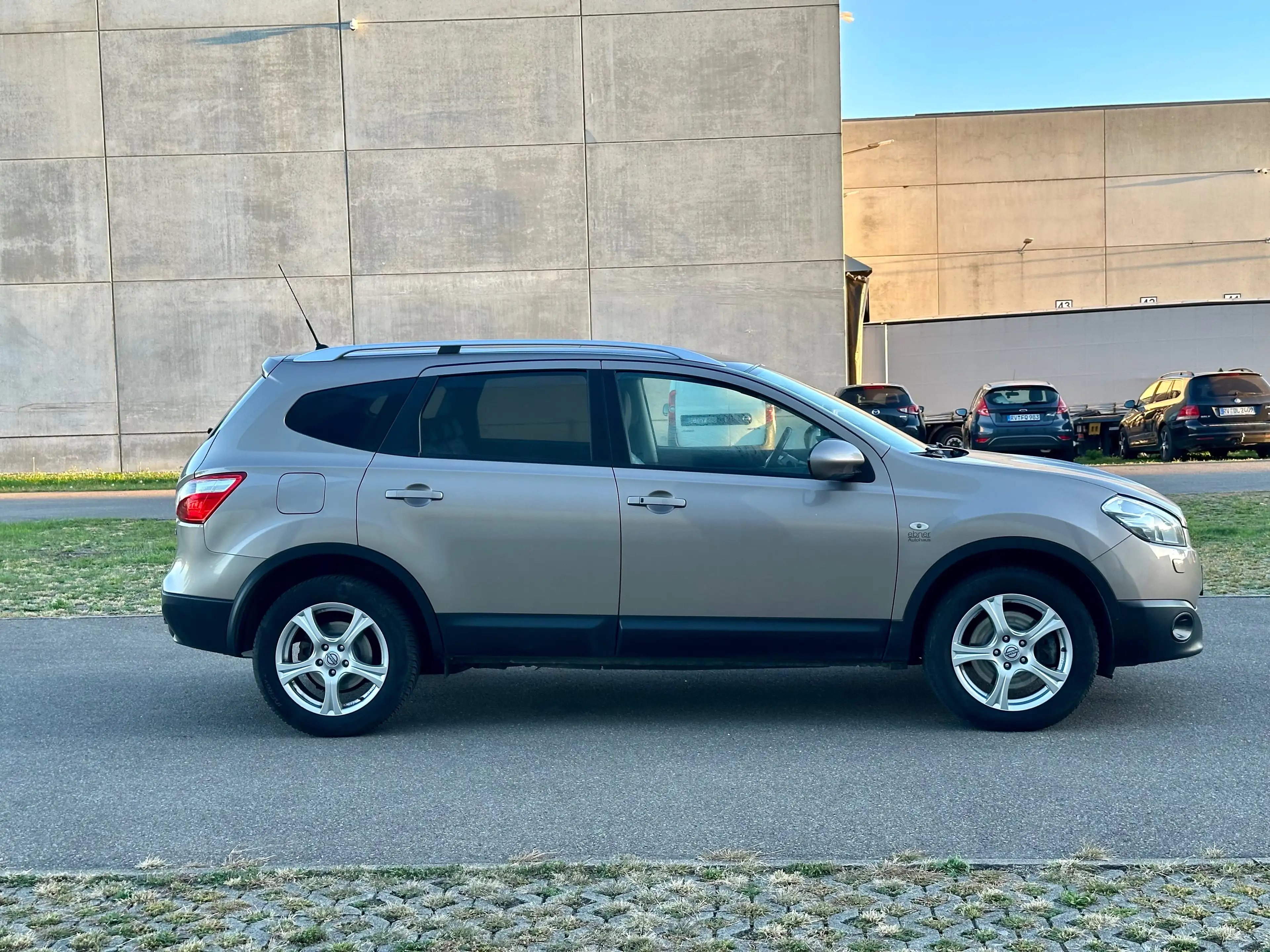 Nissan Qashqai+2 Tekna 4X4 — photo 8