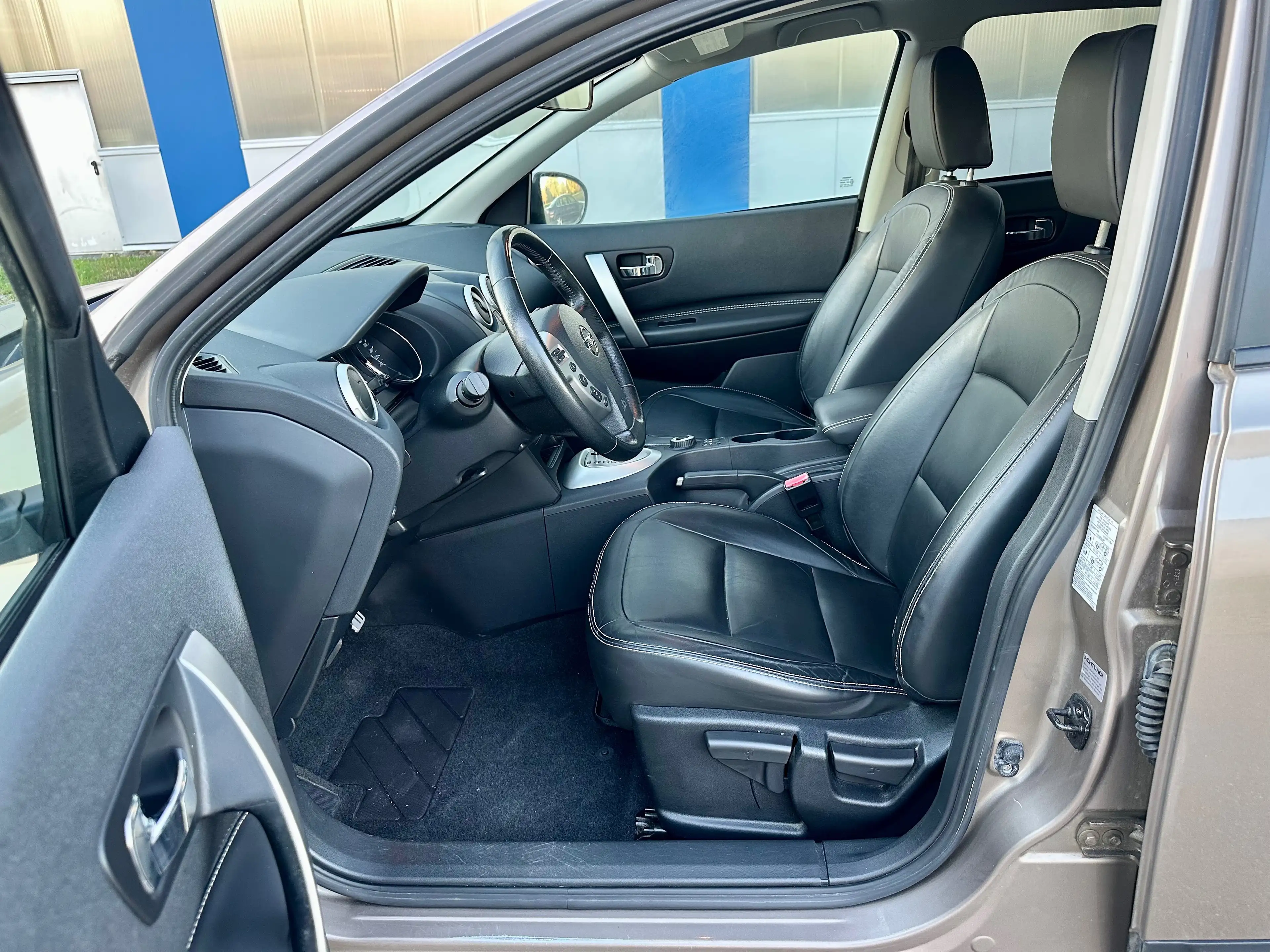 Nissan Qashqai+2 Tekna 4X4 — photo 11