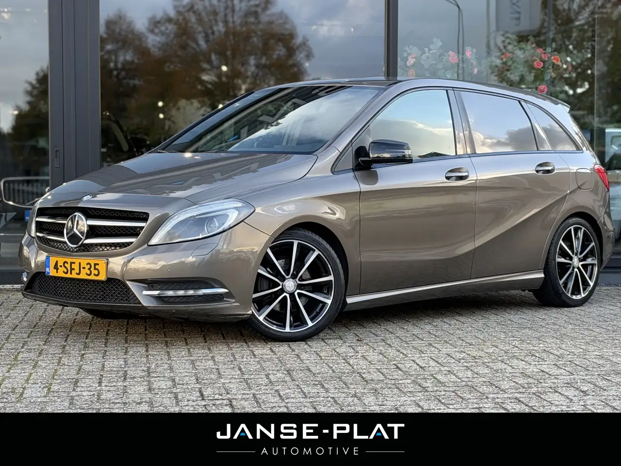 Mercedes-Benz B 180