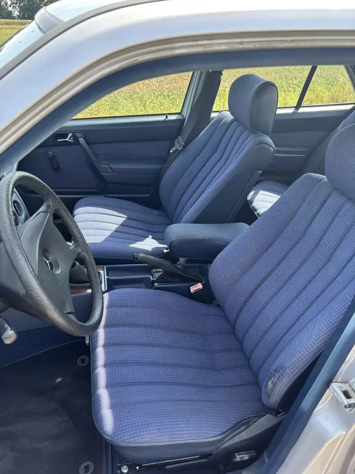 Mercedes-Benz E-Klasse 190e Limousine, foto 5