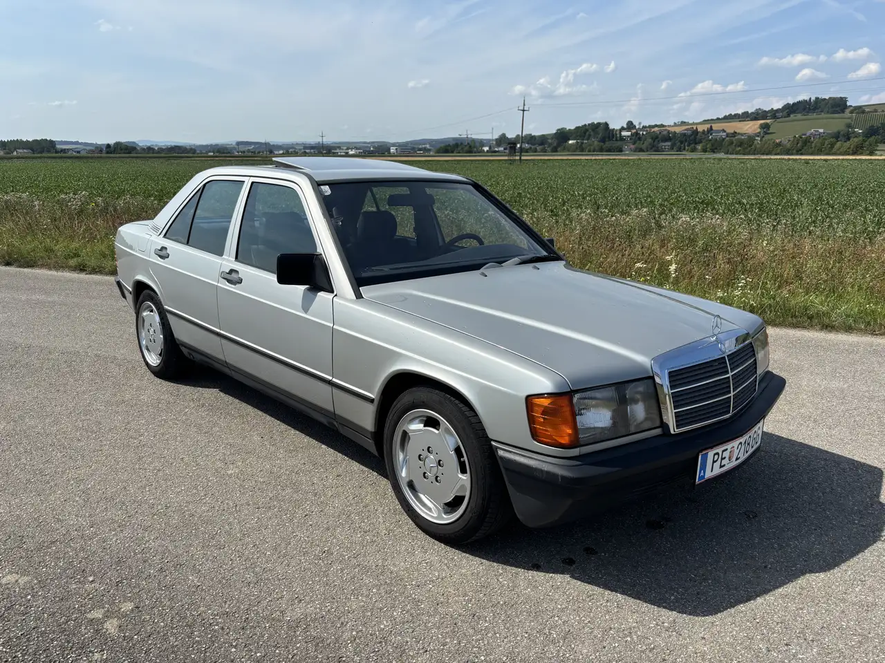 Mercedes-Benz E-Klasse 190e Limousine, foto 3