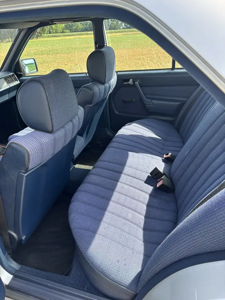 Mercedes-Benz E-Klasse 190e Limousine, foto 7