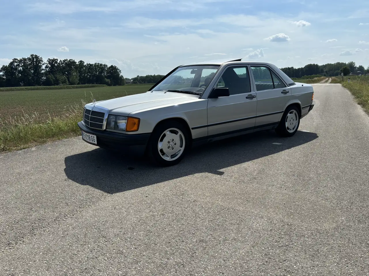 Mercedes-Benz E-Klasse 190e Limousine, foto 1
