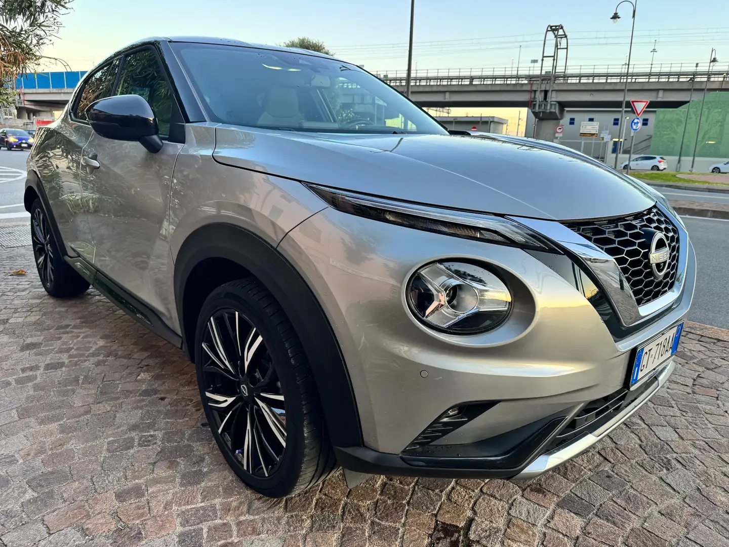 Nissan Juke 1.0 dig-t N-Design 114cv Prezzo reale Gris - 2