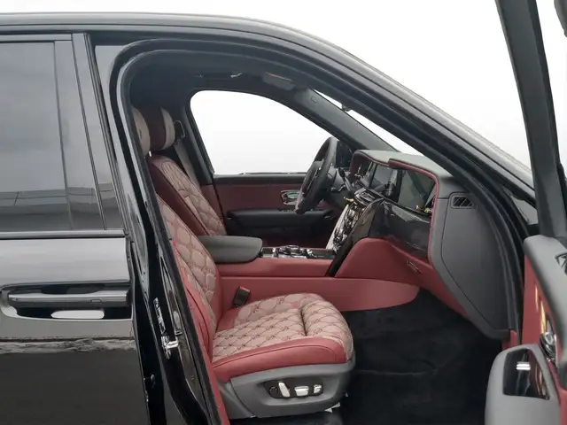 Rolls-Royce Cullinan view 9