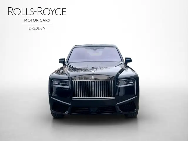 Rolls-Royce Cullinan view 8