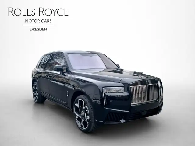 Rolls-Royce Cullinan view 5