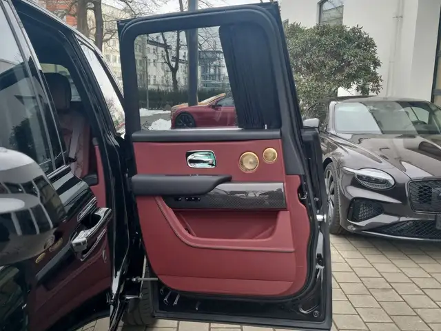 Rolls-Royce Cullinan view 12