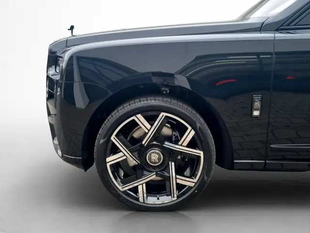 Rolls-Royce Cullinan view 10