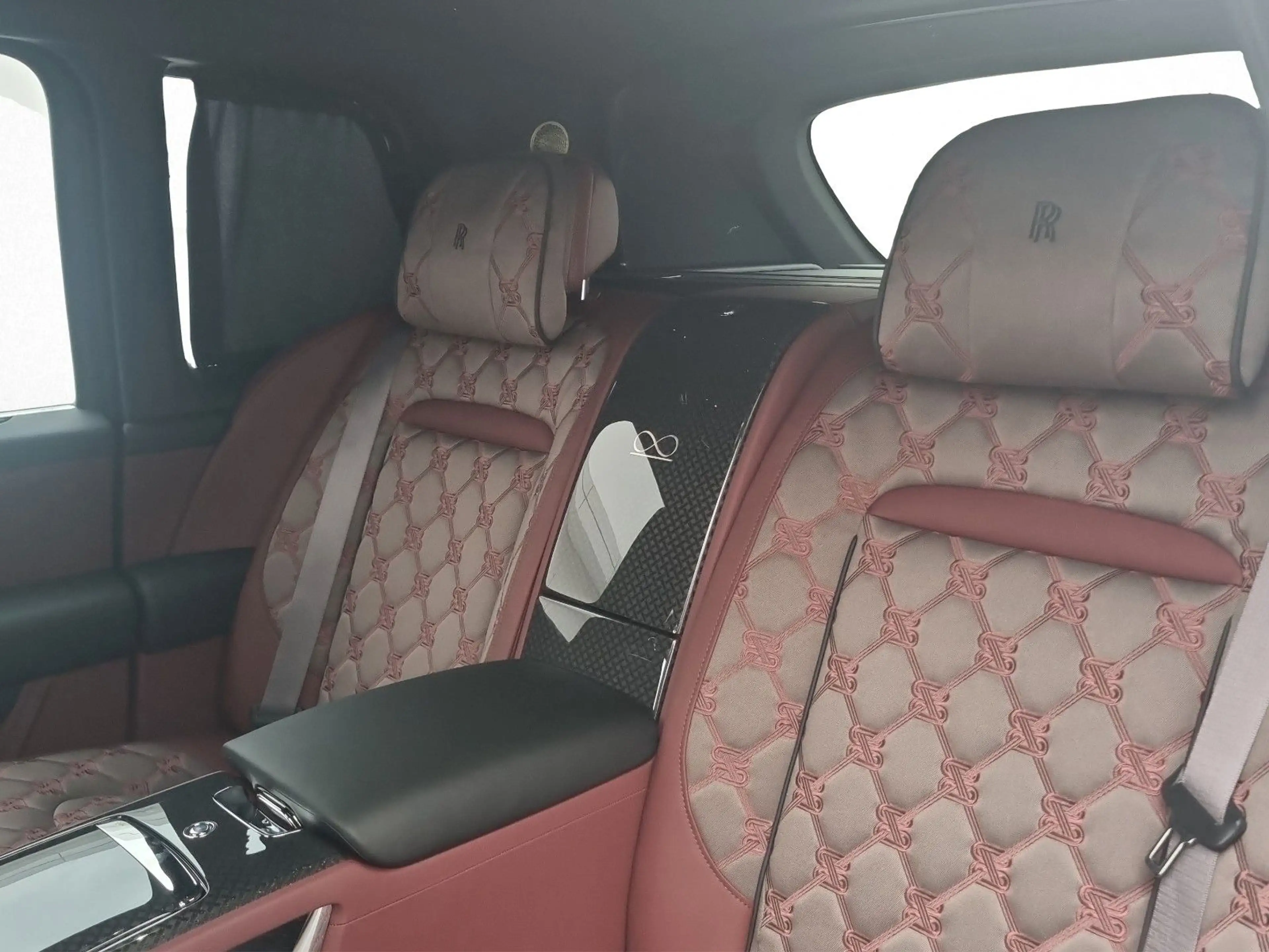 Rolls-Royce Cullinan Black Badge — photo 14
