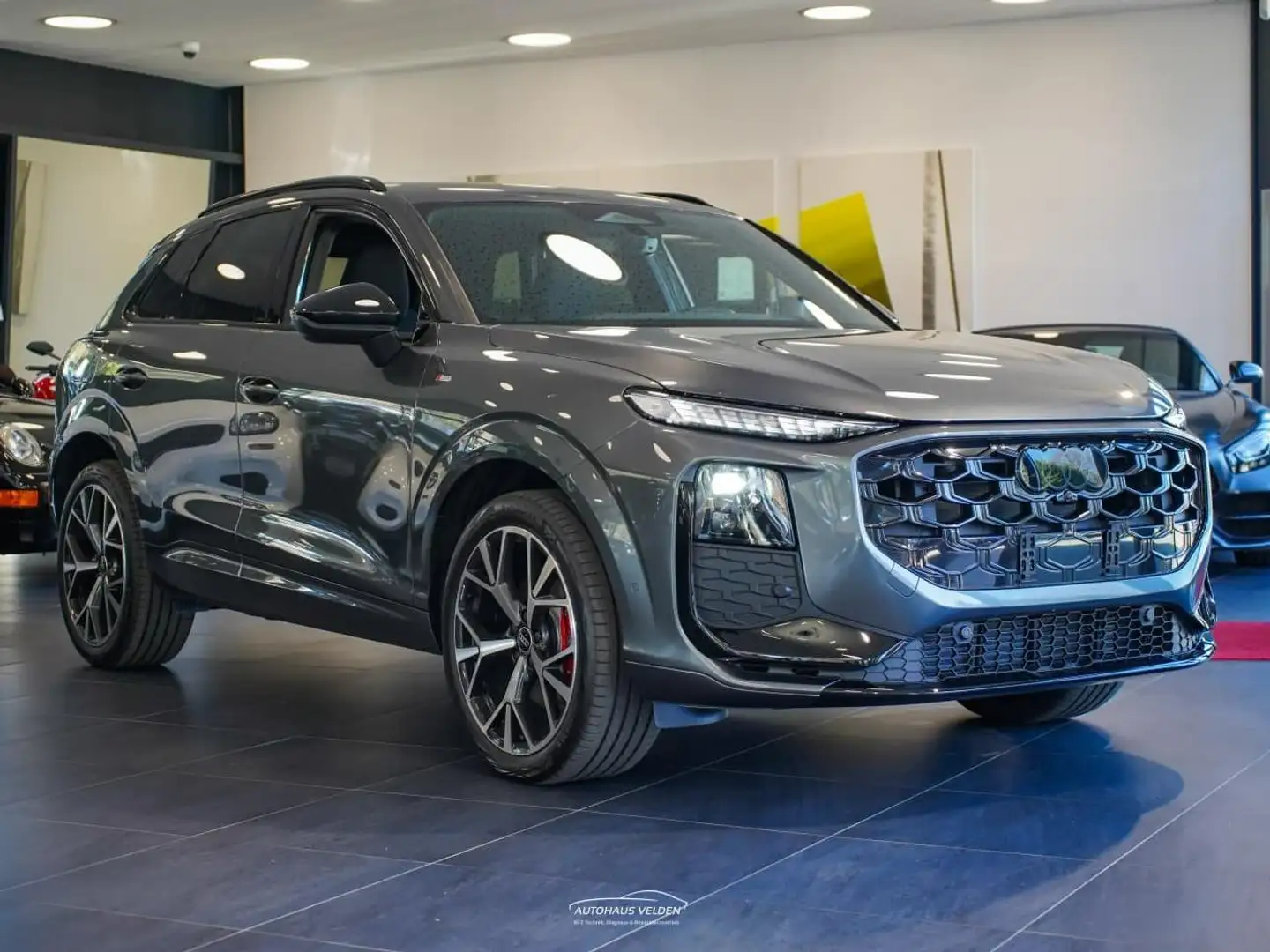 Audi Q3 TFSI quattro 150 kW Grau - 1