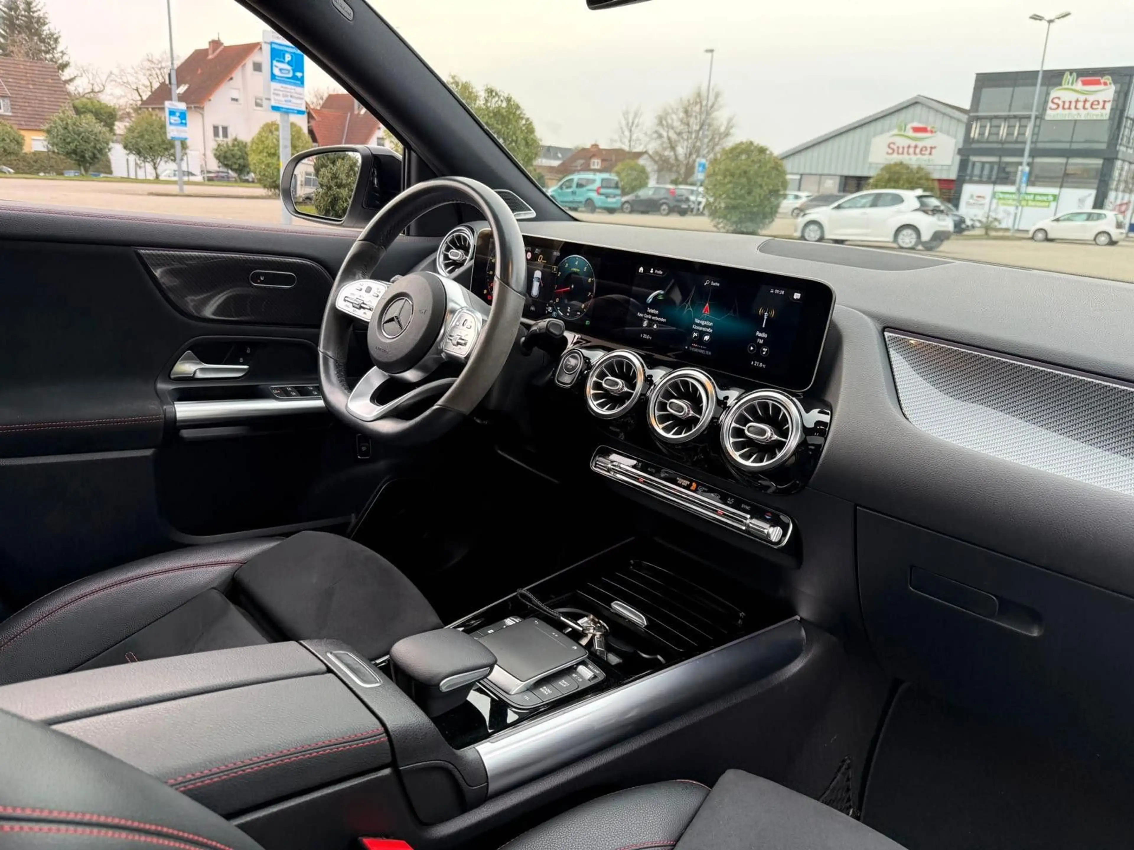 Mercedes-Benz GLA 250 4M AMG Line/Alcantara/Pano/ACC/Kamera/BM — photo 12