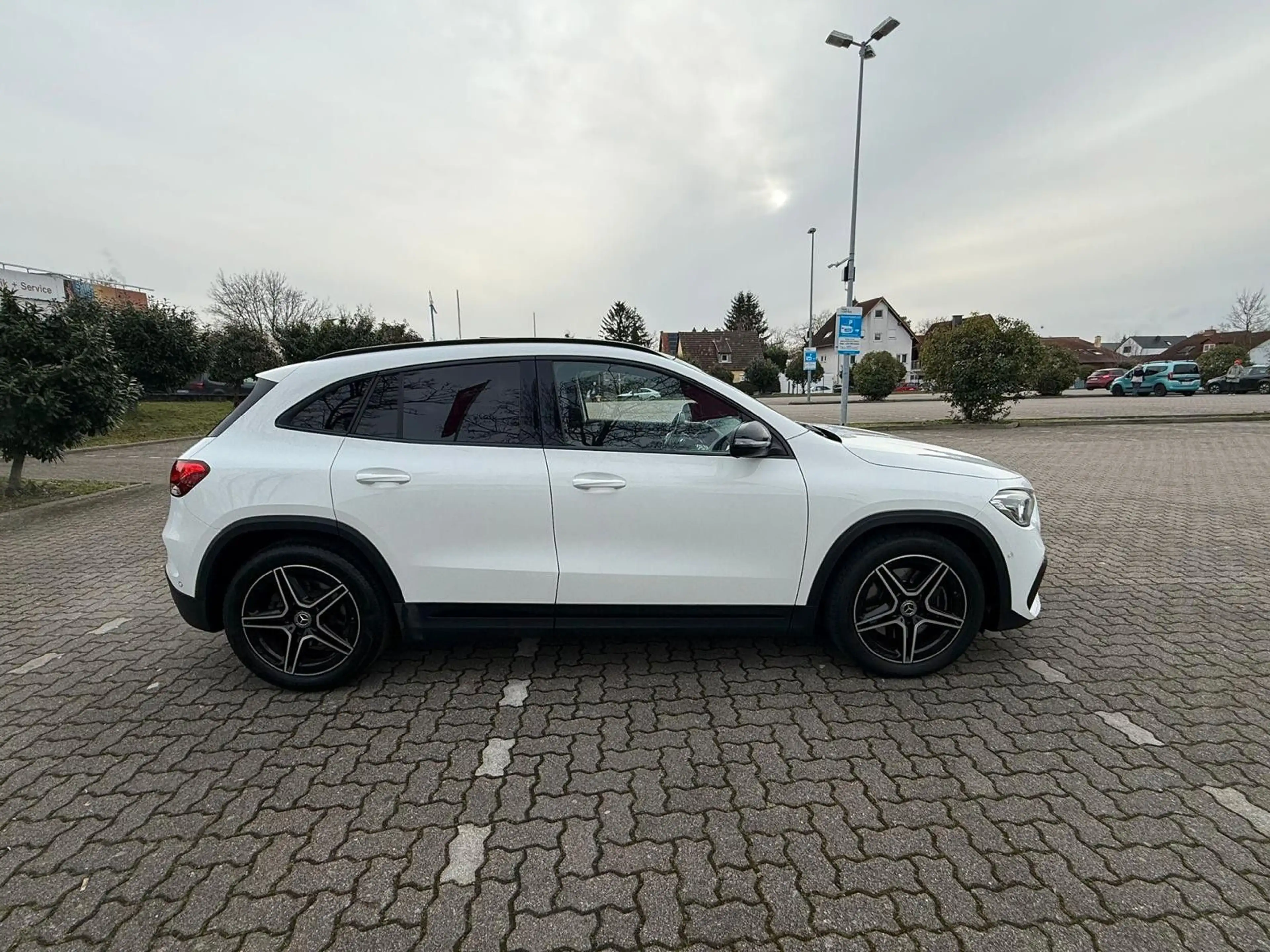 Mercedes-Benz GLA 250 4M AMG Line/Alcantara/Pano/ACC/Kamera/BM — photo 4