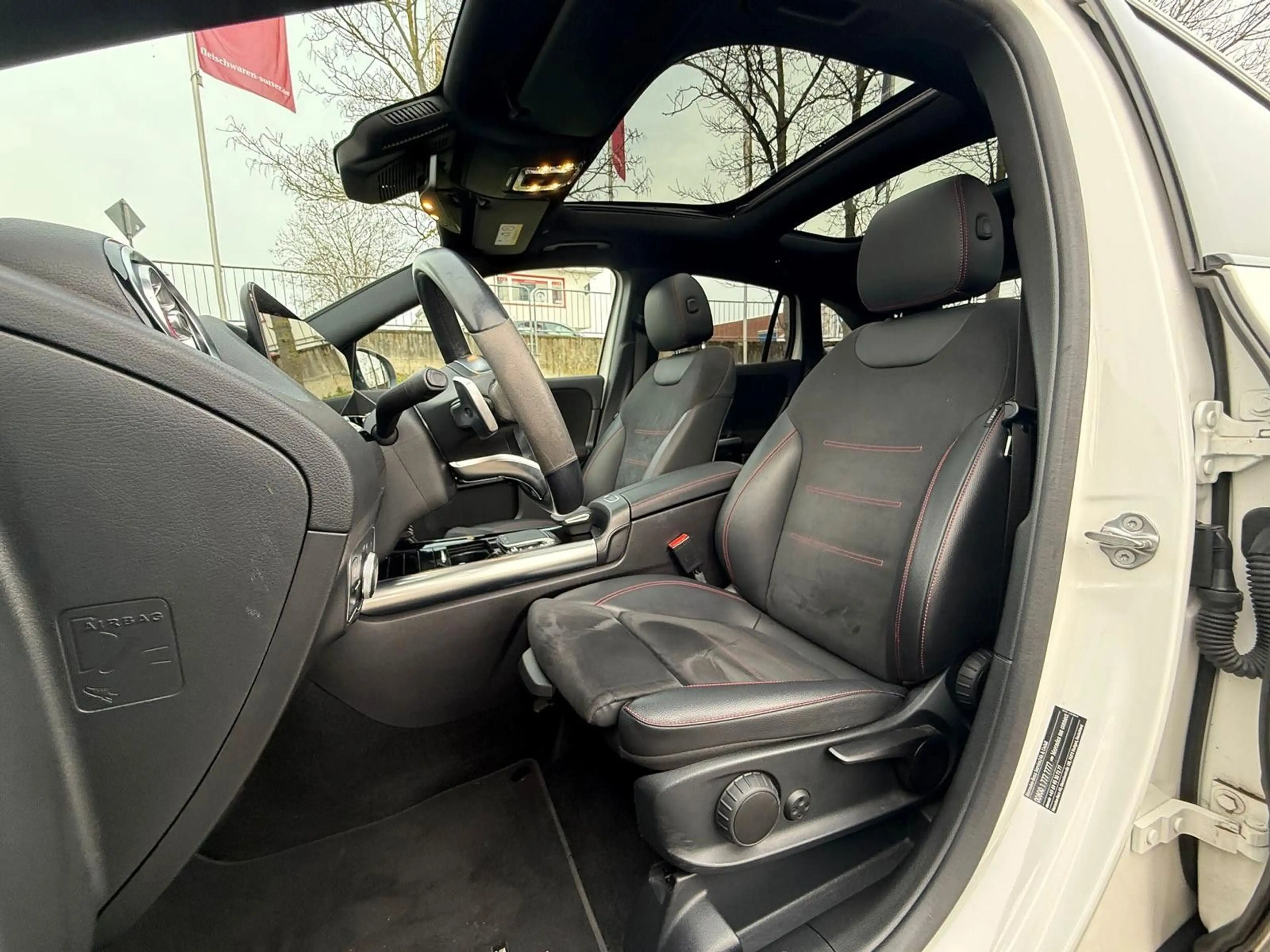 Mercedes-Benz GLA 250 4M AMG Line/Alcantara/Pano/ACC/Kamera/BM — photo 11