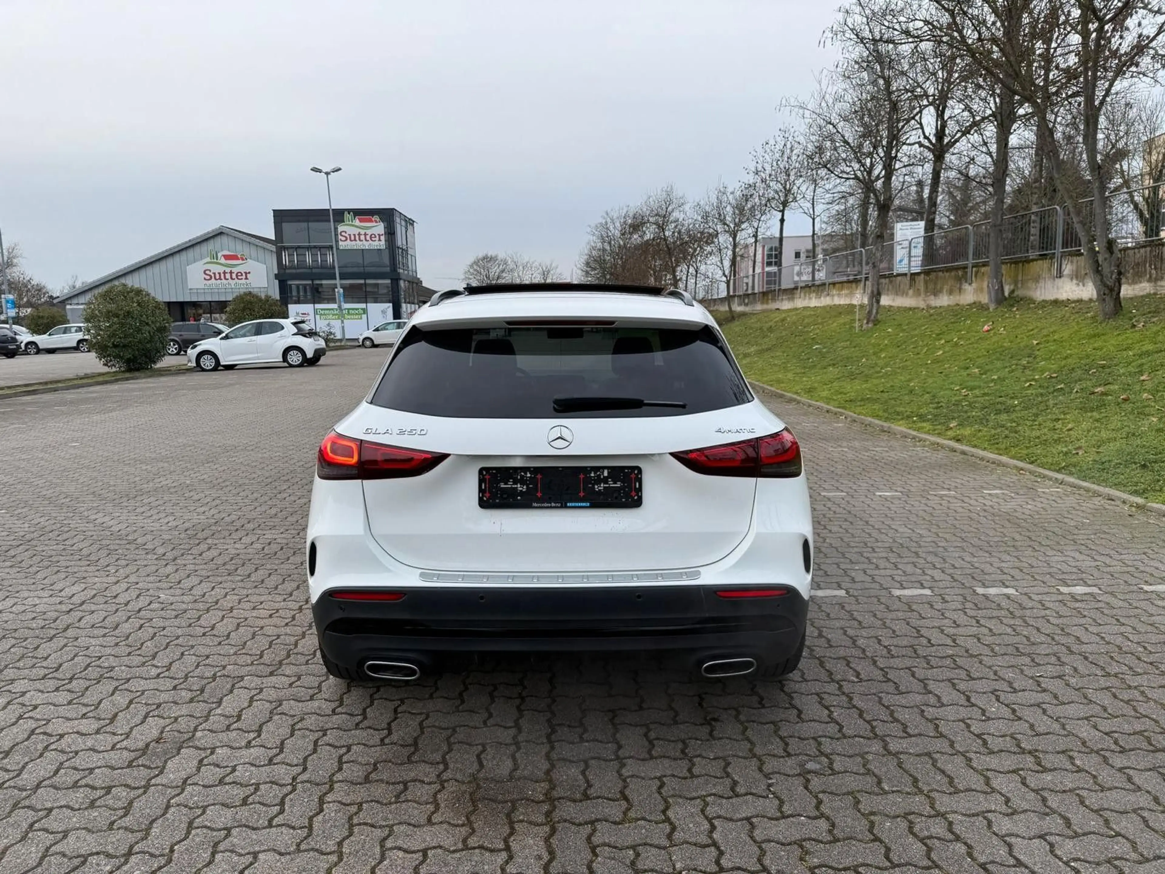 Mercedes-Benz GLA 250 4M AMG Line/Alcantara/Pano/ACC/Kamera/BM — photo 6