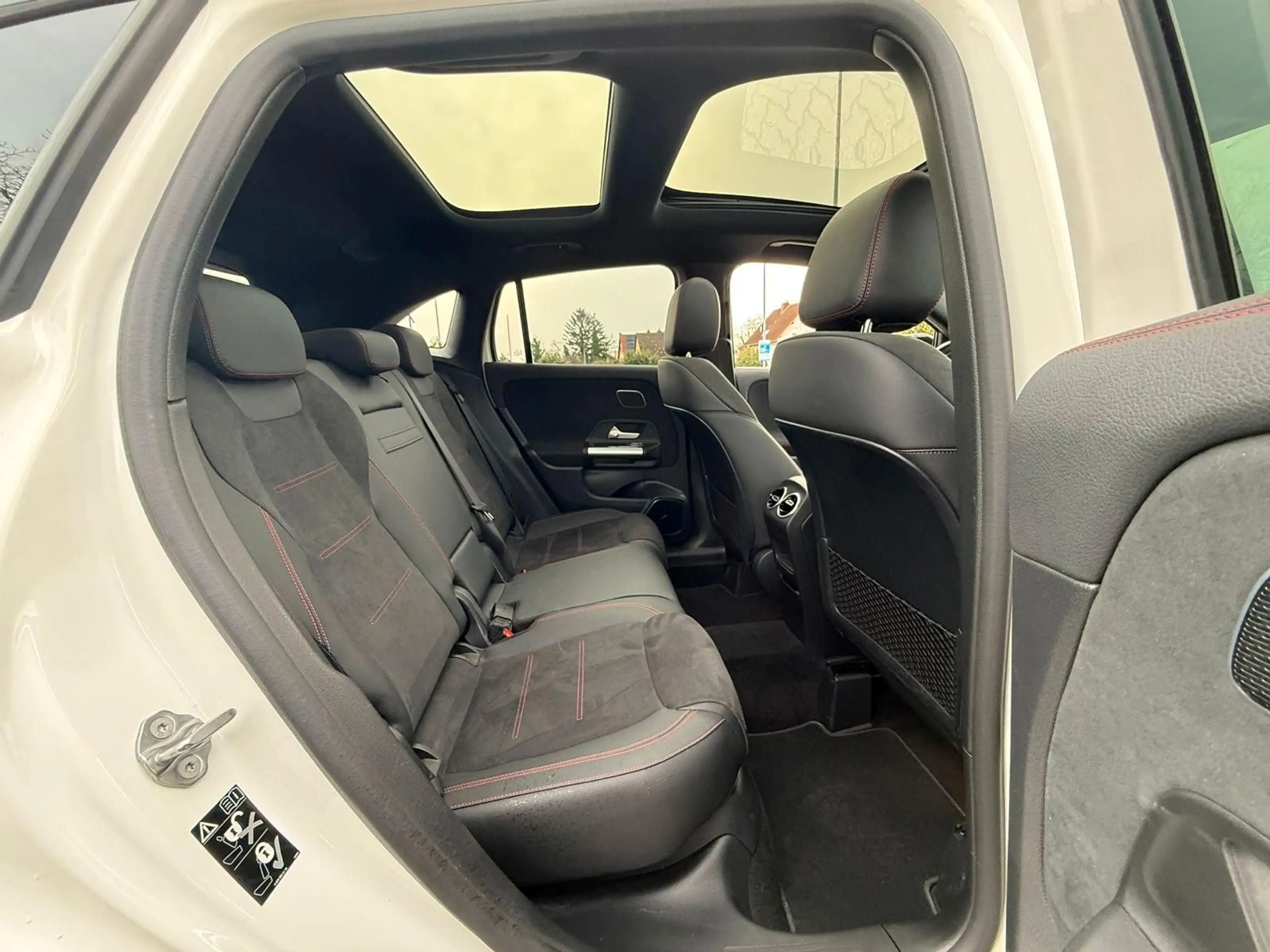 Mercedes-Benz GLA 250 4M AMG Line/Alcantara/Pano/ACC/Kamera/BM — photo 9