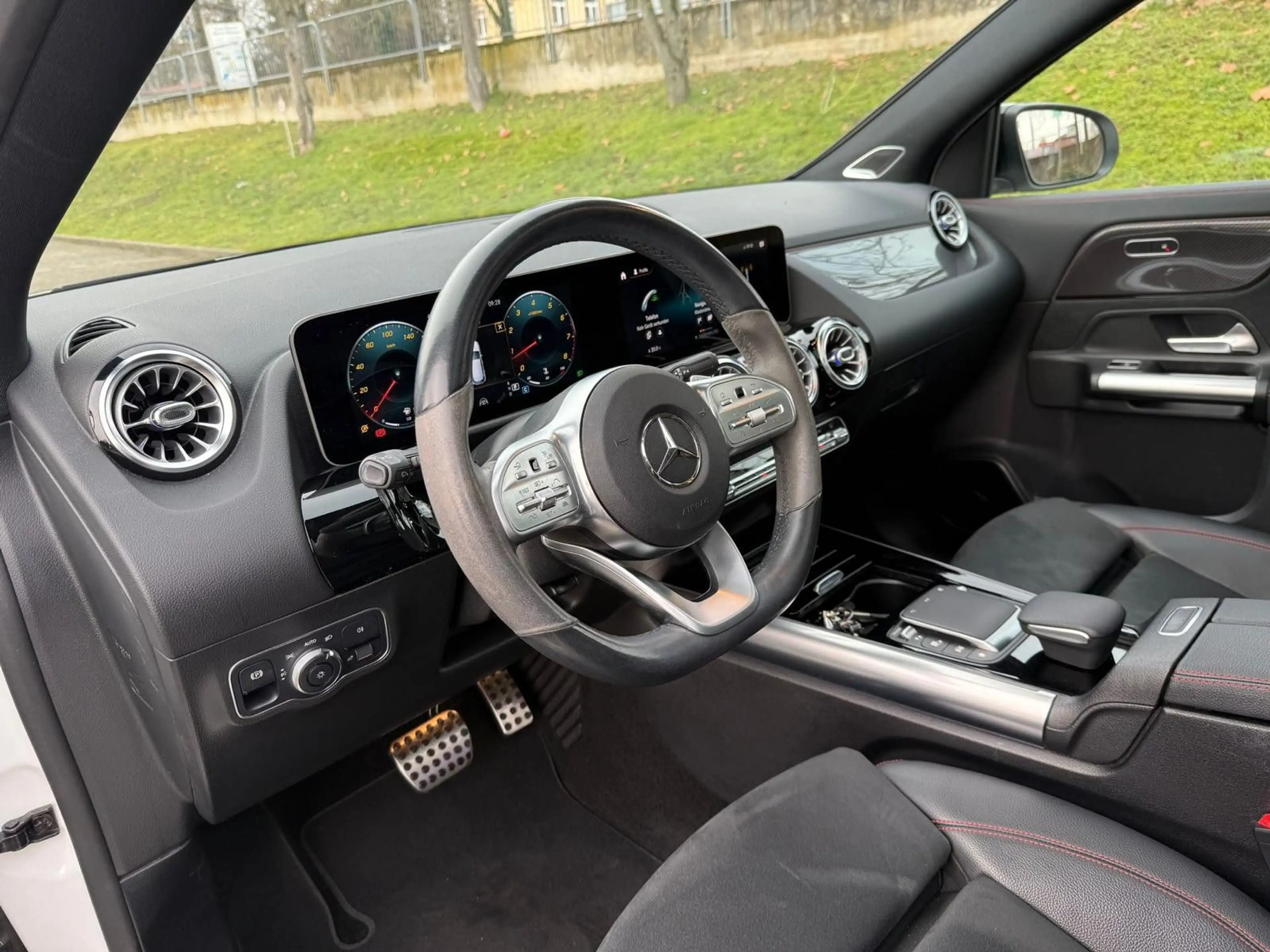 Mercedes-Benz GLA 250 4M AMG Line/Alcantara/Pano/ACC/Kamera/BM — photo 15