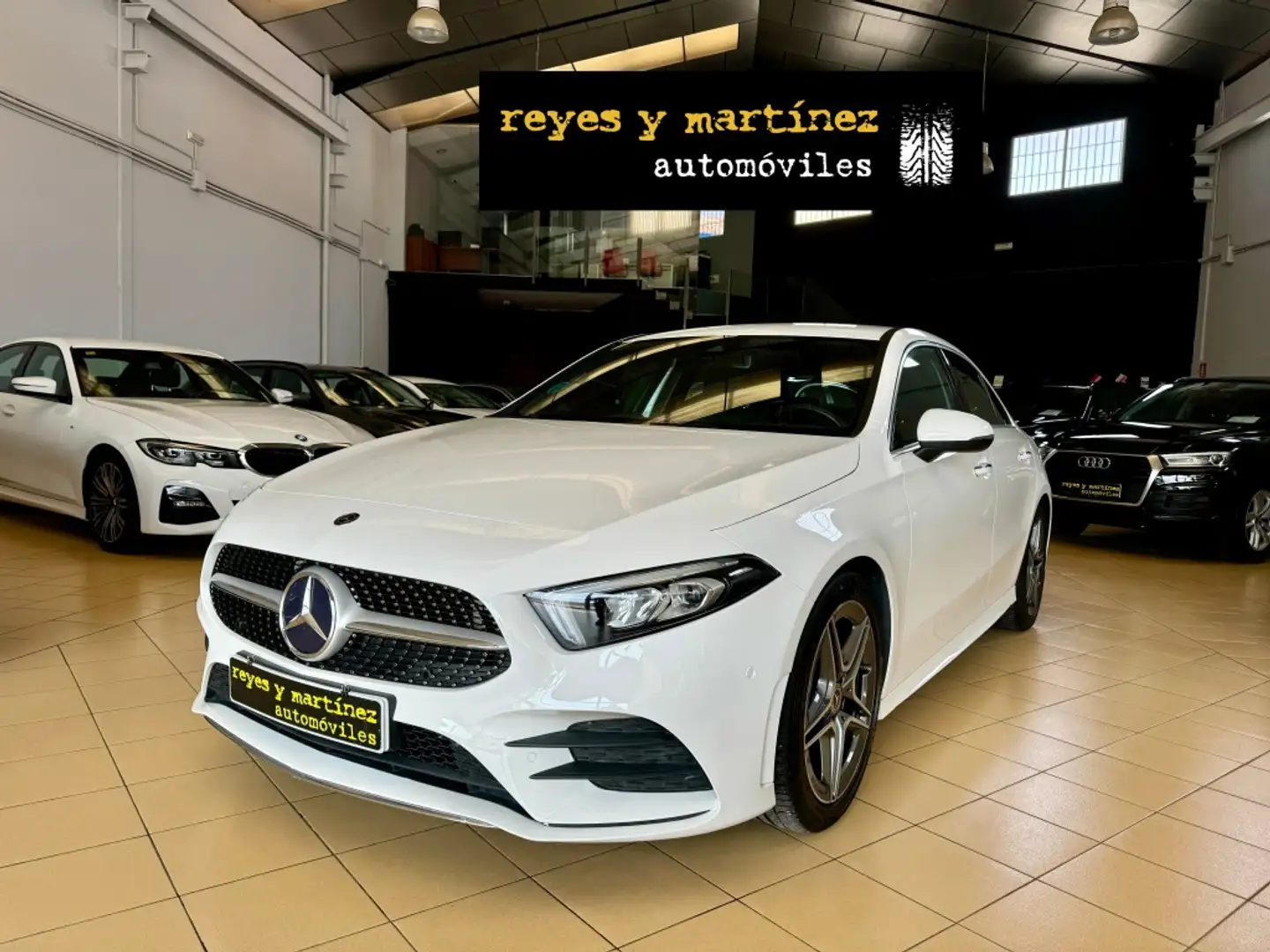 Mercedes-Benz A 180 180d Sedán 7G-DCT Blanco - 1