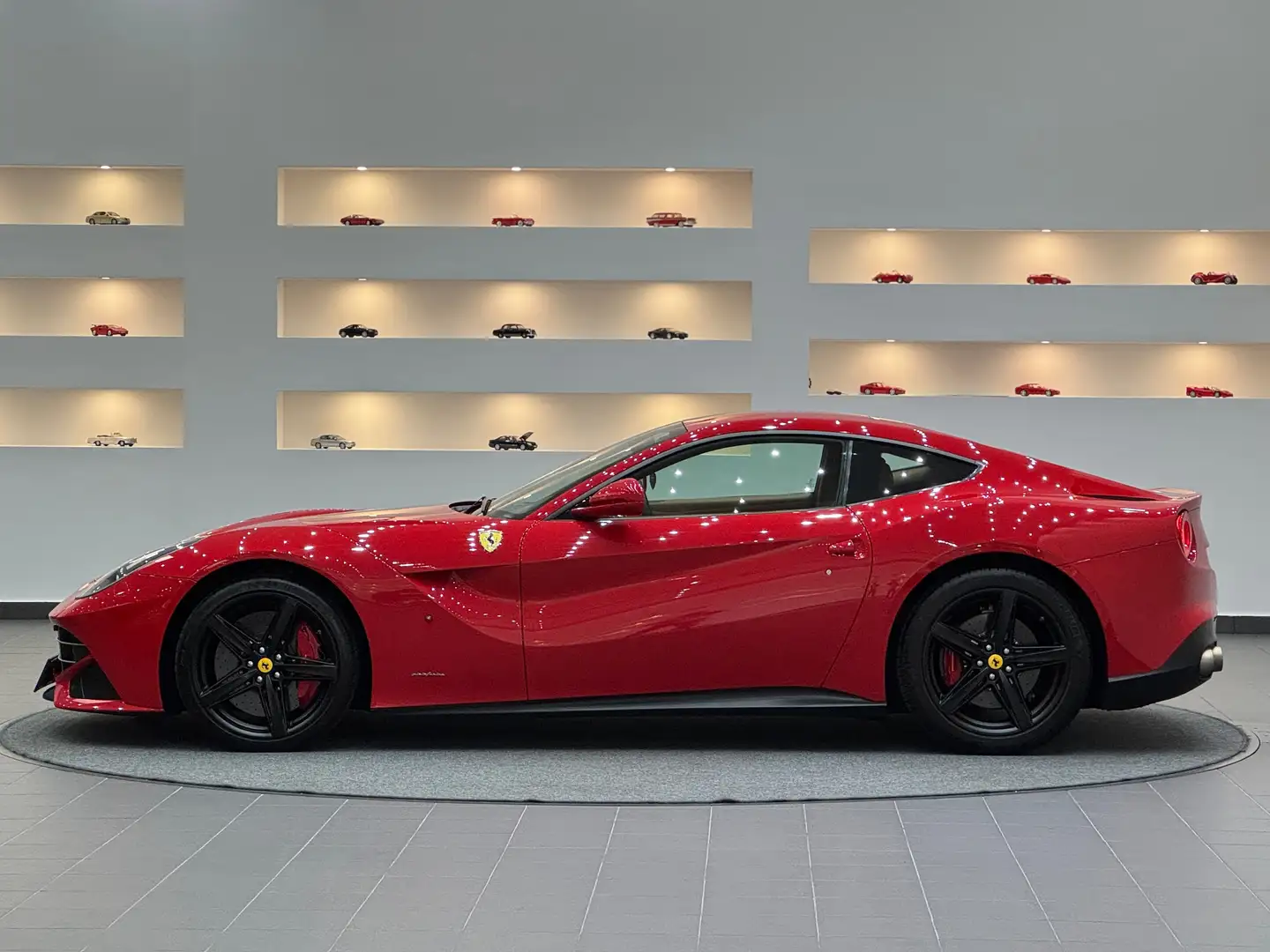 Ferrari F12 Berlinetta*Ö-Auto*1.Besitz*ProminenterVorbesitz Rot - 2