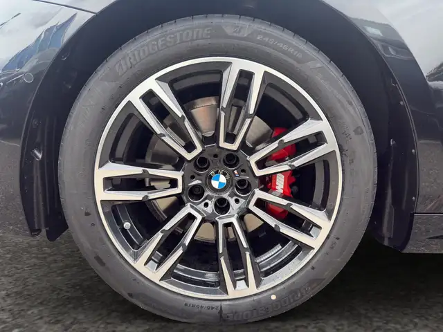 BMW 5 Series view 7