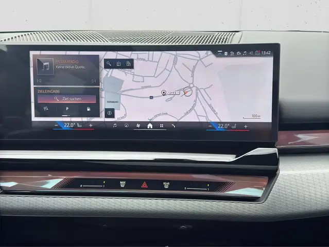 BMW 5 Series view 13