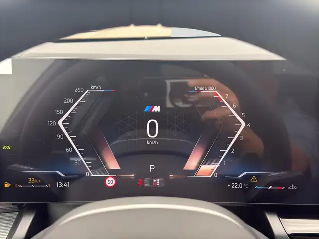 BMW 5 Series view 10