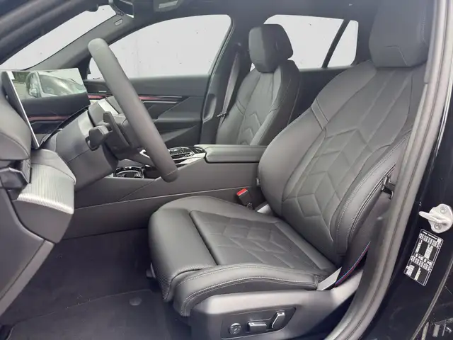 BMW 5 Series view 8