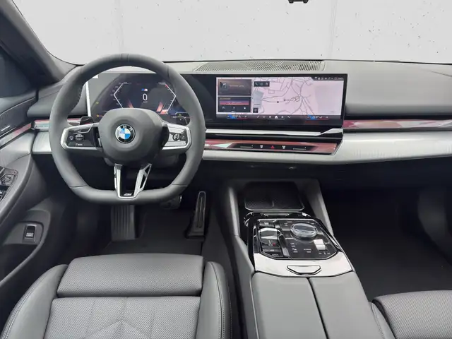 BMW 5 Series view 12