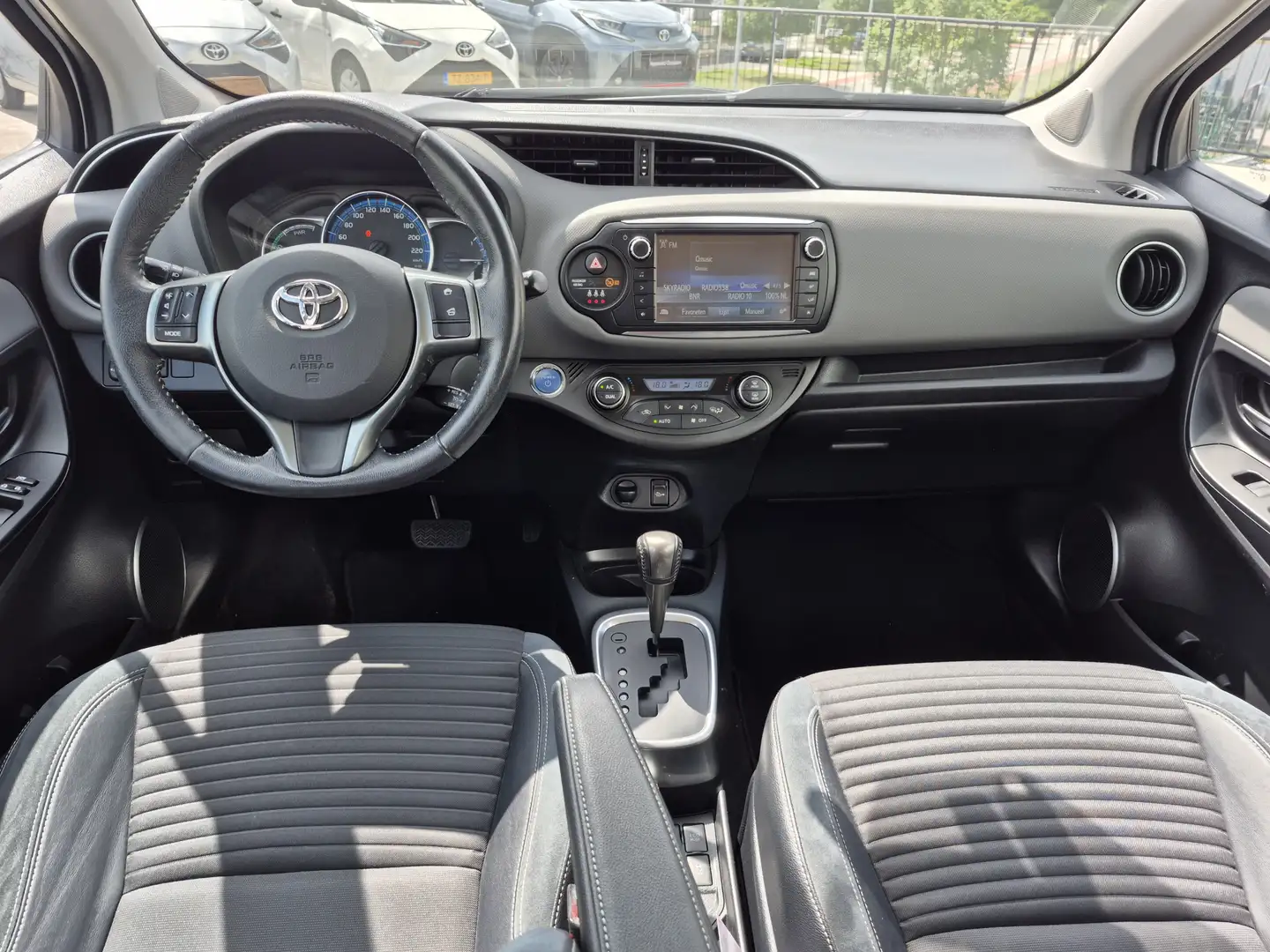 Toyota Yaris 1.5 Hybrid Dynamic | Lichtmetalen velgen 16" Wit - 2