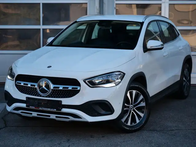 Mercedes-Benz GLA 180 d STYLE NAVI+LEDER+17" ALU+AHK