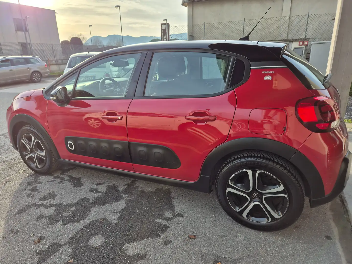 Citroen C3 C3 III 2017 1.2 puretech Shine s Rouge - 2