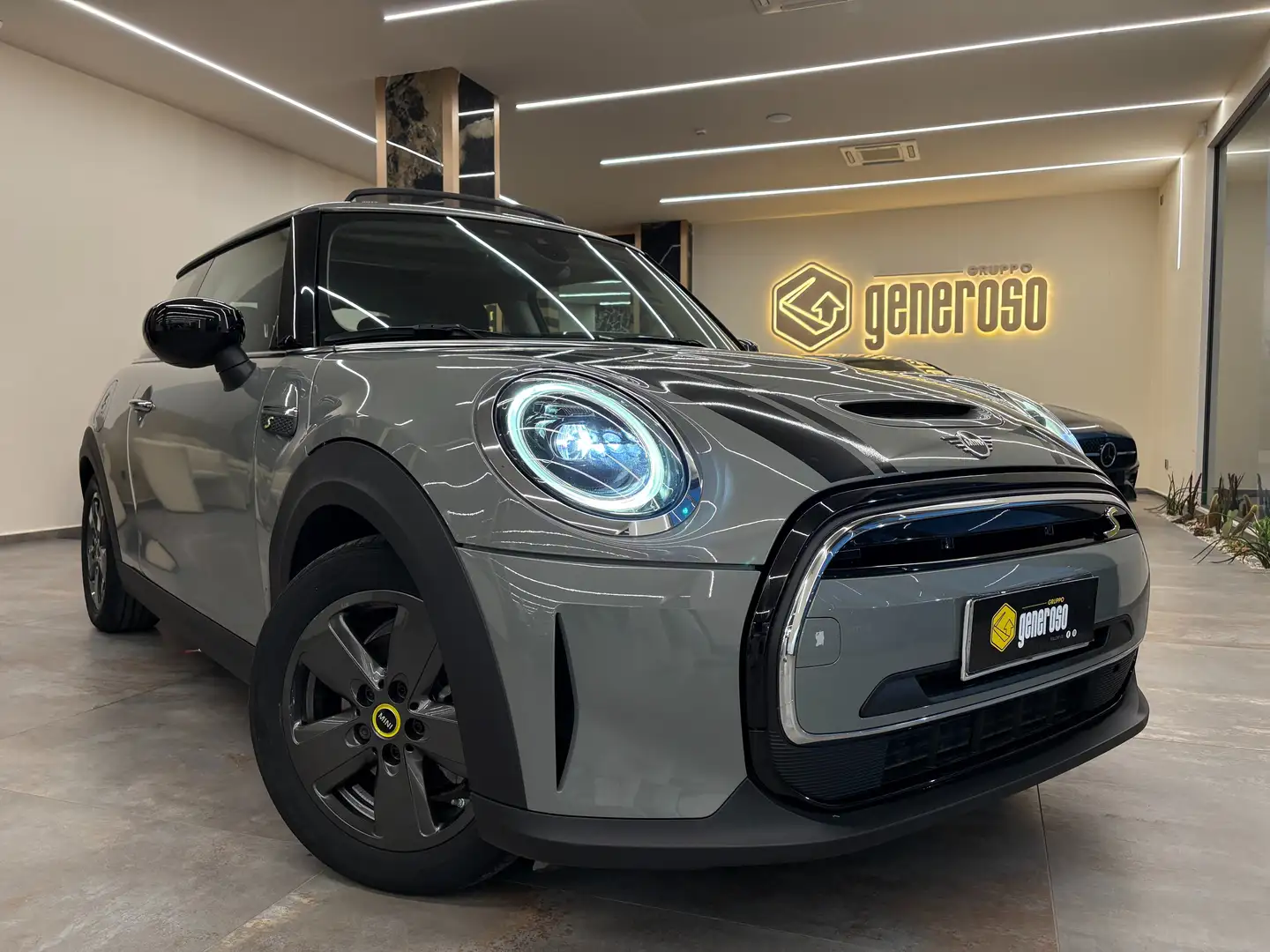 MINI Cooper SE Full Electric 3p Essential auto Grau - 1