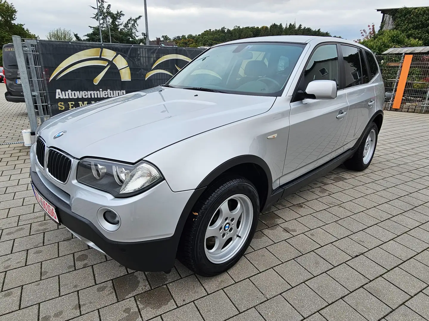 BMW X3 2.0i / TÜV 06/27 / TOP Argent - 1