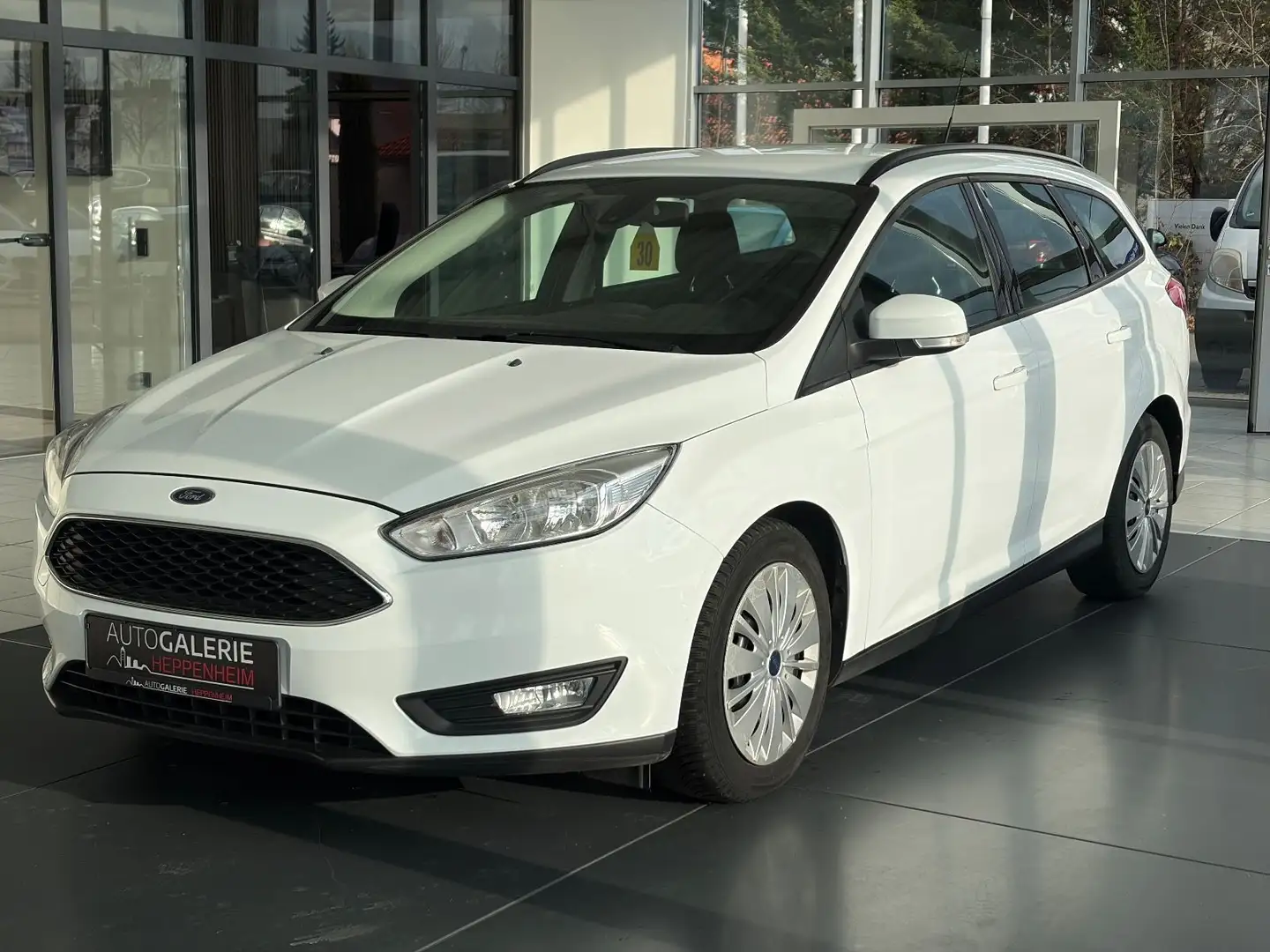 Ford Focus Turnier Business/AUT/NAV/KLIMA/SHZ/AHK Blanc - 1