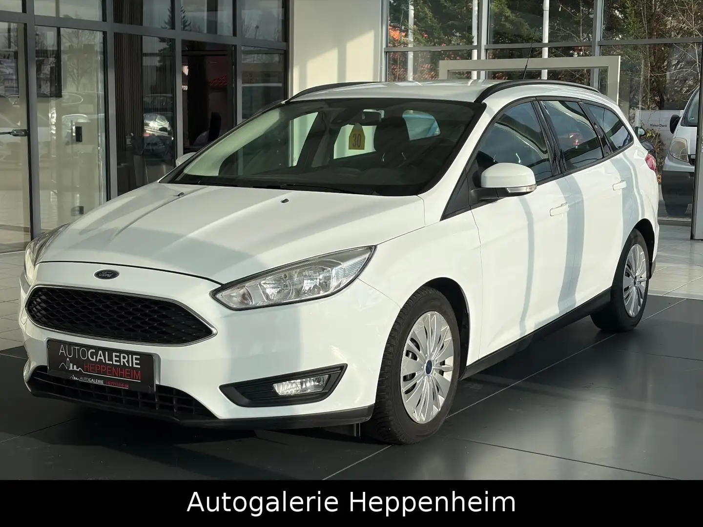 Ford Focus Turnier Business/AUT/NAV/KLIMA/SHZ/AHK Weiß - 1