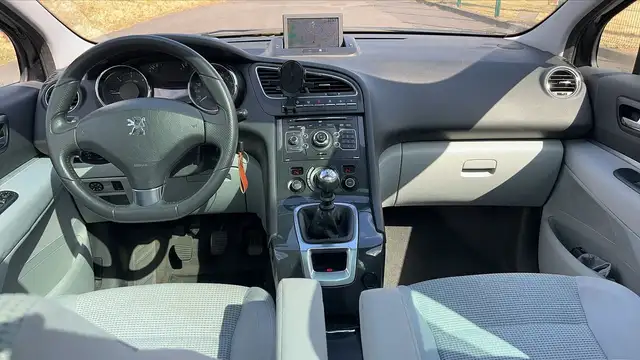 Peugeot 5008 view 11