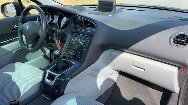 Peugeot 5008 view 10