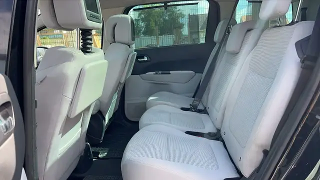 Peugeot 5008 view 9