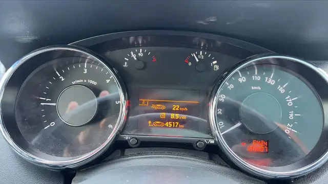 Peugeot 5008 view 12